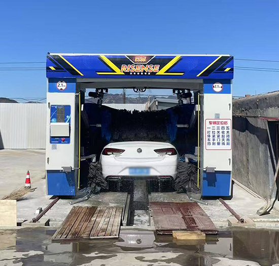 河北服务区安装日森龙门往复式洗车机